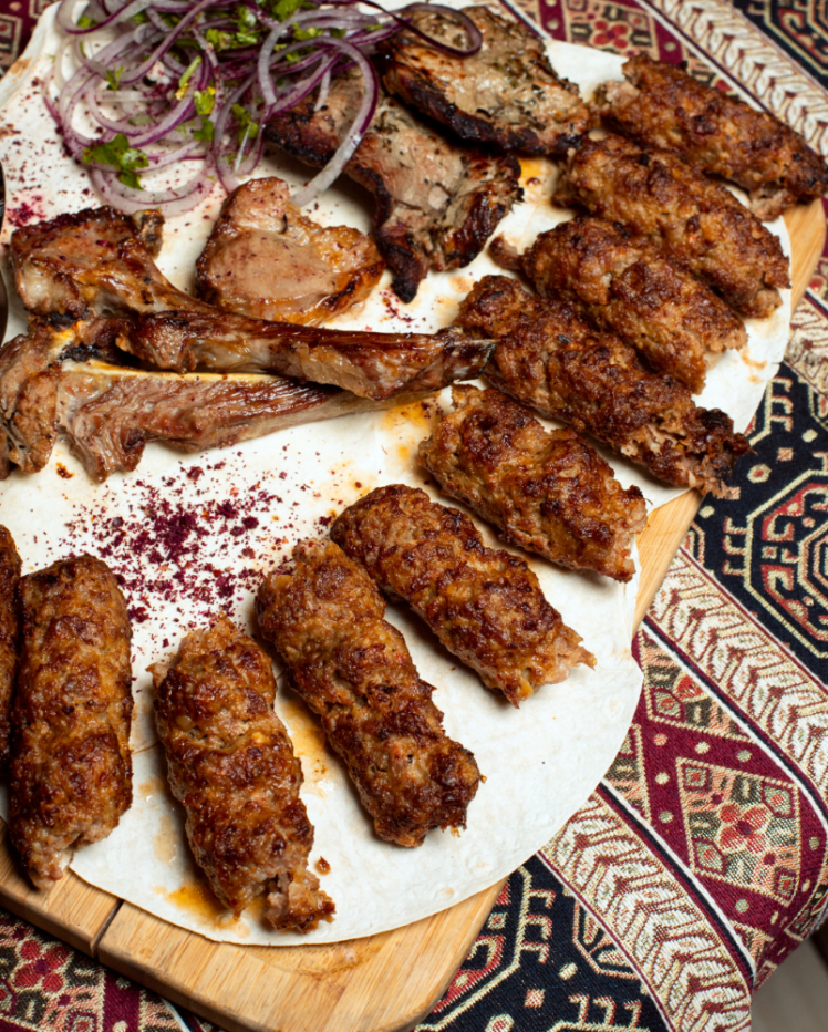 کوبیده تازه در متل قو: تجربه‌ای بی‌نظیر از Dang Fresh Market